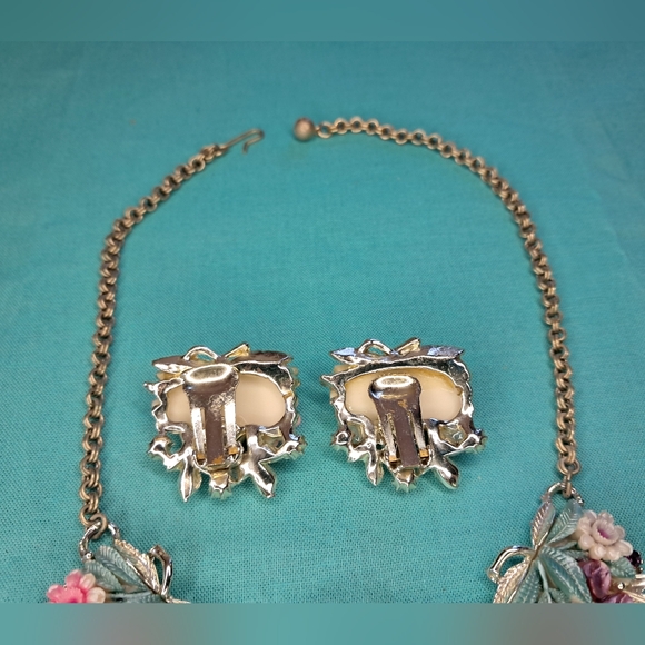 Vintage 1950s Floral Celluloid & Rhinestone Choker Necklace & Clip On Earrings - Picture 10 of 10